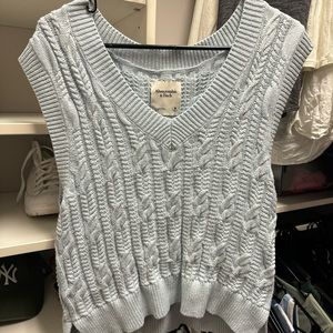 Abercrombie & Fitch Cable Knit Sweater Vest 💙